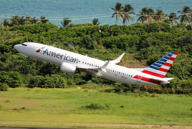 Boeing 737 MAX 8 (N326RP)