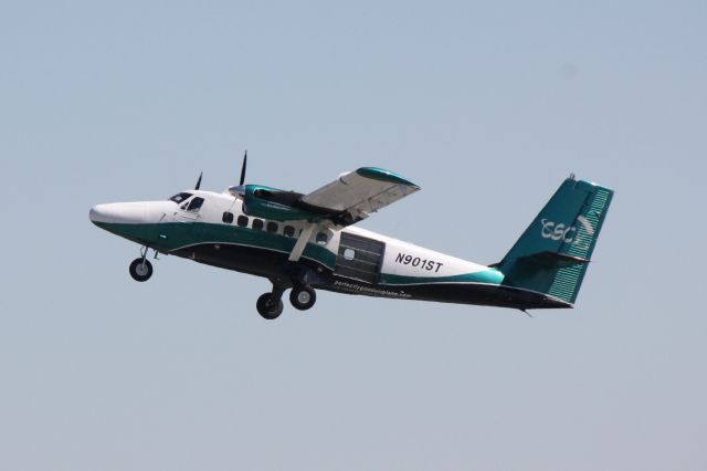 De Havilland Canada Twin Otter (N901ST) - De Havilland Twin Otter (N901ST) departs Sarasota-Bradenton International Airport