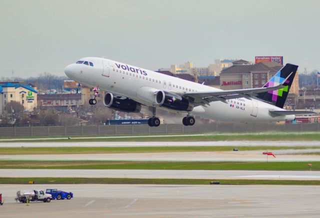 XA-VLX — - Volaris A320 departing KMDW