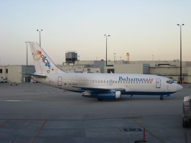 Boeing 737-200 (C6-BFW)