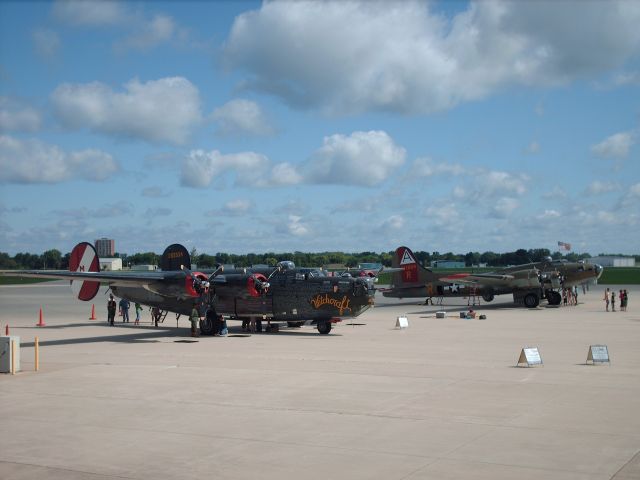 Consolidated B-24 Liberator (N224J) - "WITCHCRAFT AND NINE O NINE"