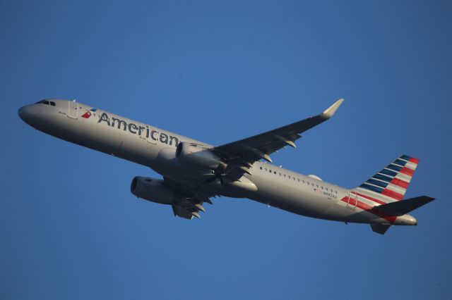 Airbus A321 (N992AU)