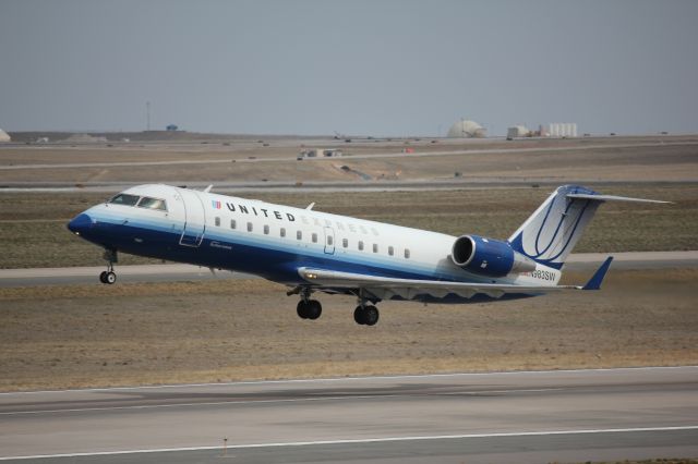 Canadair Regional Jet CRJ-200 (N983SW) - Taking off on runway 25