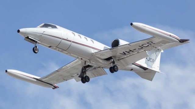 — — - Lear Jet on short finals to YBTL.