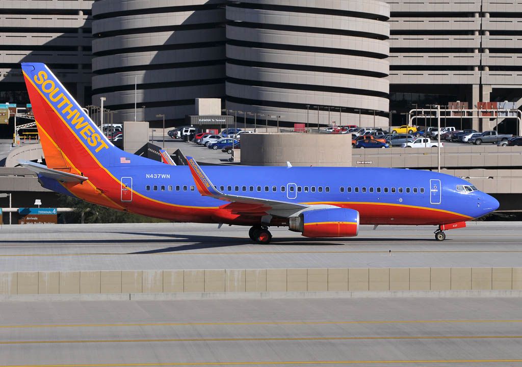 Boeing 737-700 (N437WN)