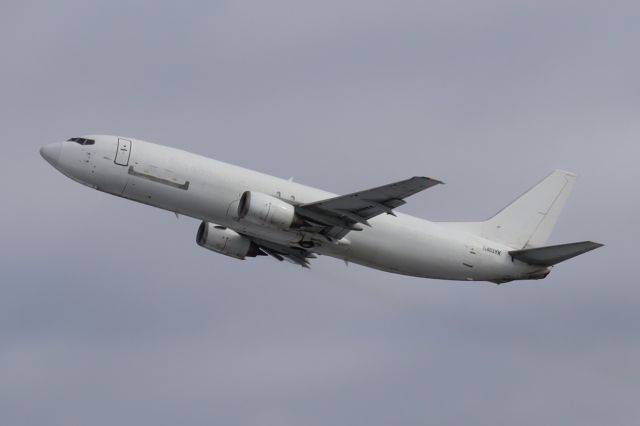 BOEING 737-400 (N403YK) - Takeoff