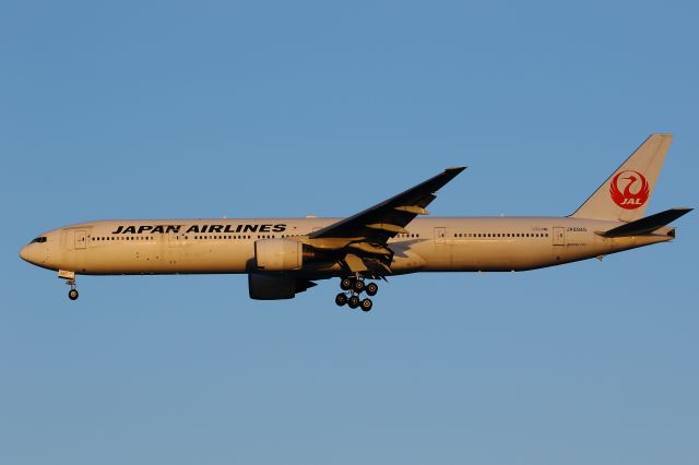 BOEING 777-300 (JA8945)