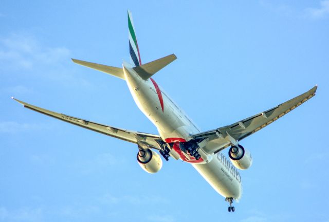 Boeing 777-200 (A6-ECU) - B777 gear in transit on long final to KBOS