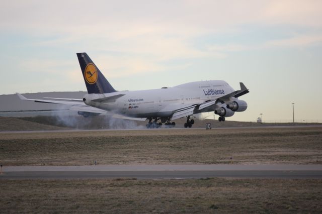 Boeing 747-400 (D-ABTH) - Arriving 11-19-2012 from Frankfurt on 16L.