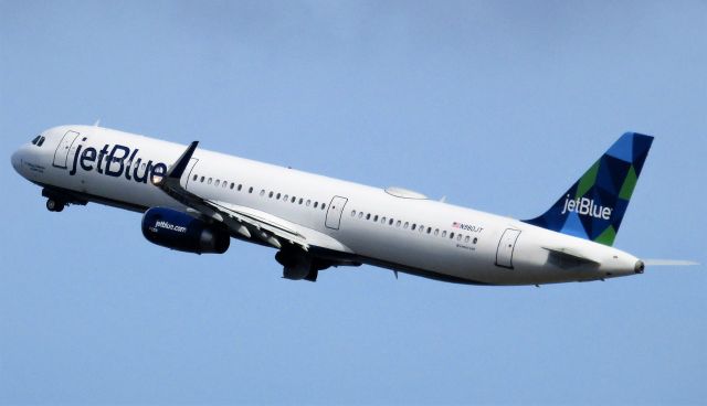 Airbus A321 (N980JT)