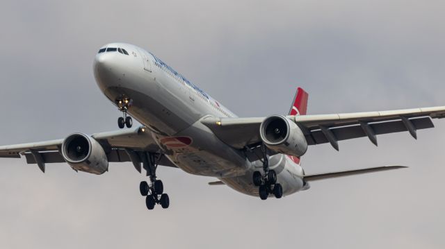 Airbus A330-300 (TC-LOB)