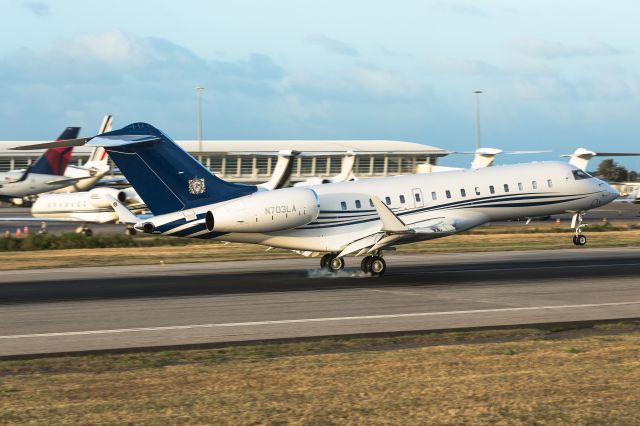 Bombardier Global Express (N703LA)