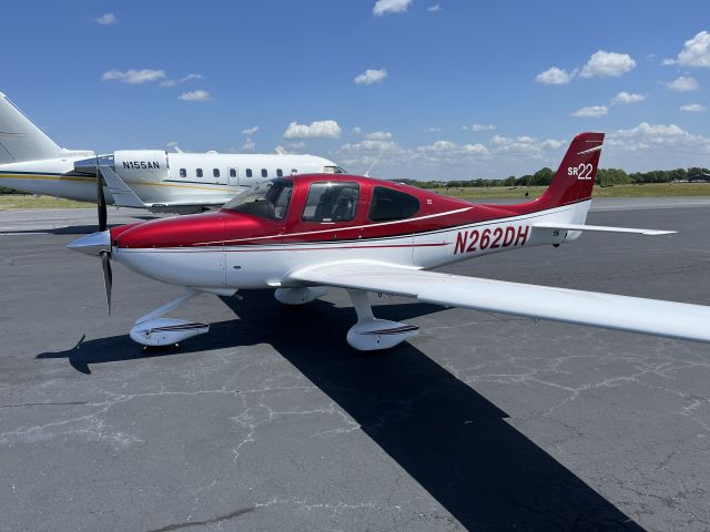 Cirrus SR-22 (N262DH)