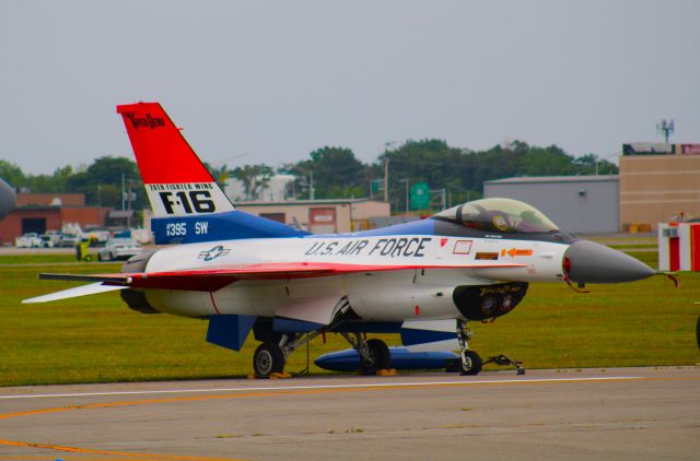 Lockheed F-16 Fighting Falcon —