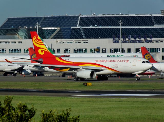Airbus A330-200 (B-LNW)