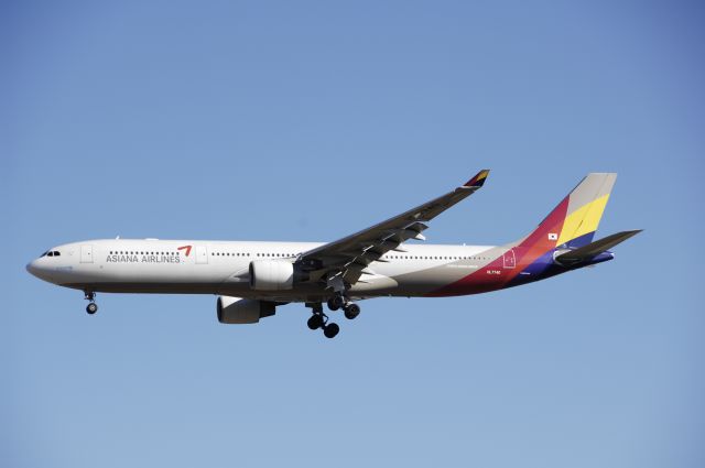 Airbus A330-300 (HL7740) - Final Approach to NRT Airport Runway 34L on 2011/12/30