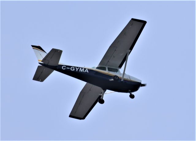 C-GYMA — - C-GYMA Cessna Skyhawk 172-N Cargair Ltee  survolant la ville de Lavaltrie QC.  le 23-10-2022 à 16:09