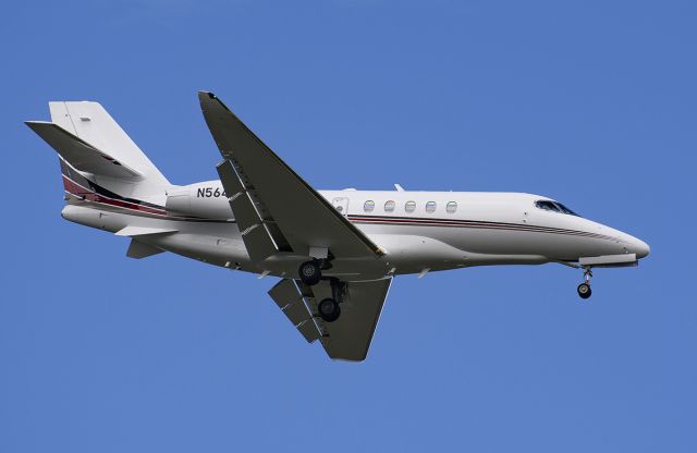 Cessna Citation Latitude (N564QS) - Runway 02L arrival @KDPA.