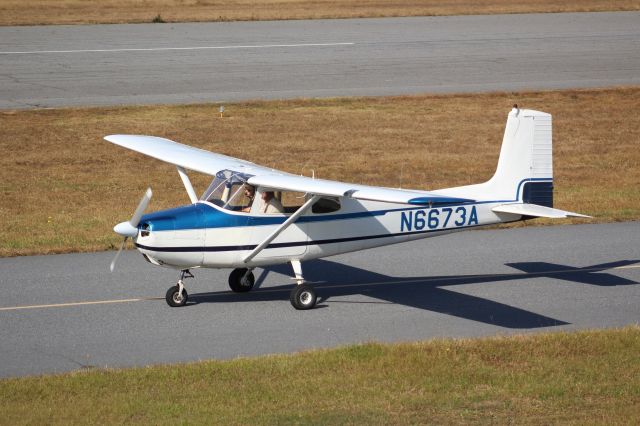 Cessna Skyhawk (N6673A)