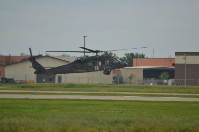 Sikorsky S-70 — - UH-60 landing in Sioux Falls SD on 6-12-15