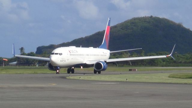 Boeing 737-900 (N809DN)