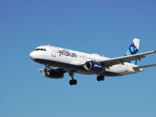 Airbus A320 (N527JL) - Landing RWY 30