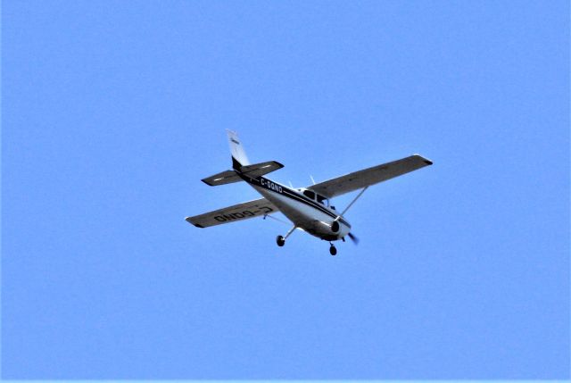 C-GQNO — - C-GQNO CESSNA SKYHAWK 172-N survolant la ville de Lavaltrie QC le 20-10-2021 à 14:37