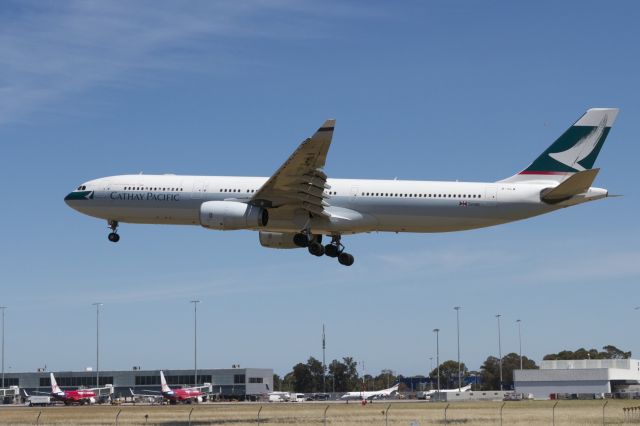 Airbus A330-300 (B-HLW)