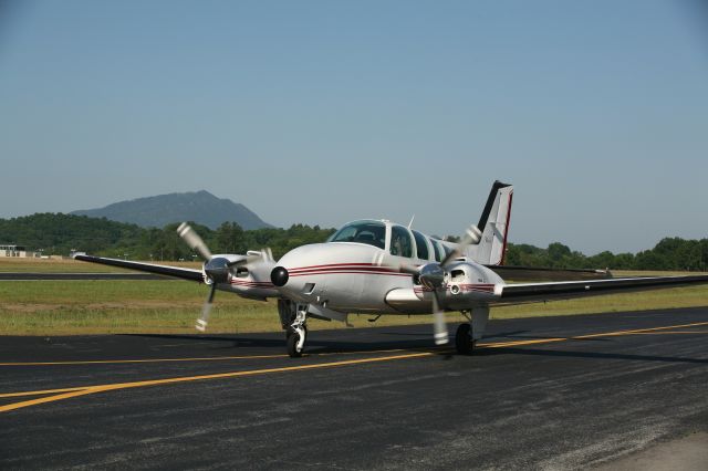 Beechcraft Baron (58) (N6351X)