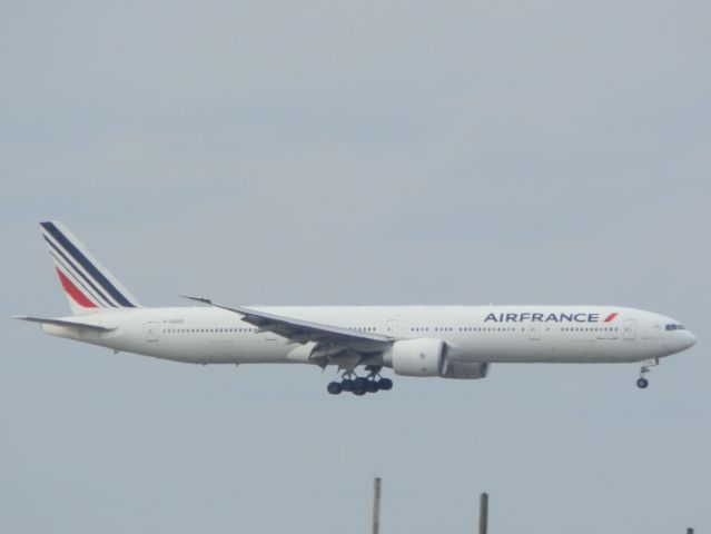 BOEING 777-300ER (F-GSQD)