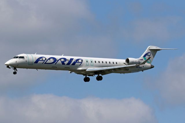 Canadair Regional Jet CRJ-900 (S5-AAN)