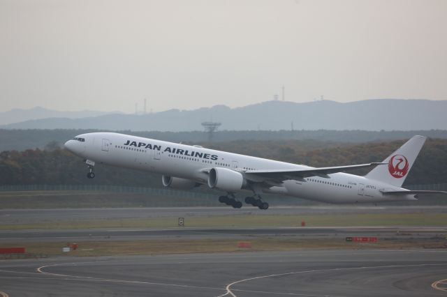 BOEING 777-300ER (JA737J)