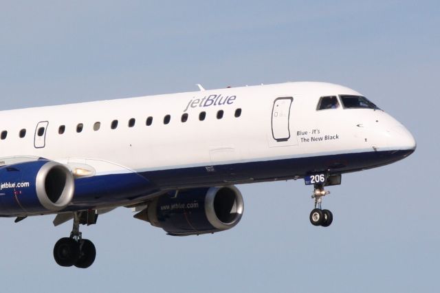 Embraer ERJ-190 (N206JB) - JetBlue Flight 741 (N206JB) "Blue - Its the New Black" arrives at Sarasota-Bradenton International Airport following a flight from Boston Logan International Airport