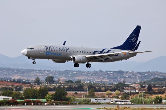 Boeing 737-800 (EC-LPQ) - Landing in malaga this nice 737 of air europa with star alliance livary