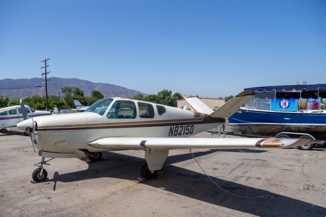 Beechcraft 35 Bonanza (N8215D)