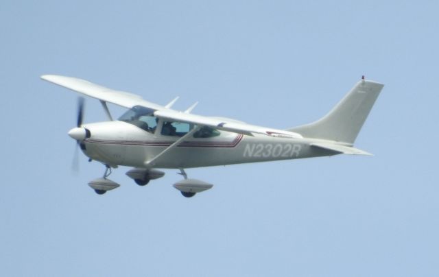 Cessna Skylane (N2302R)