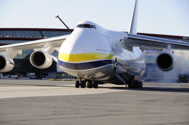 Antonov An-124 Ruslan (UR-82072) - Monitoring engine start up 