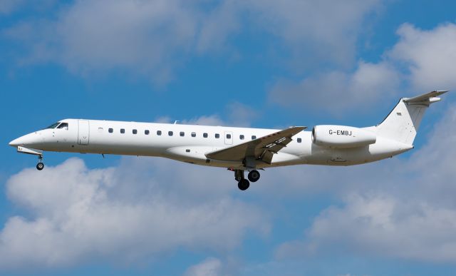 Embraer ERJ-145 (G-EMBJ)