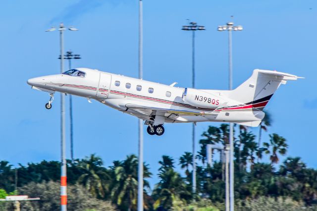 Embraer Phenom 300 (N398S)