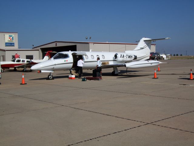 Learjet 25 (XA-TWH)