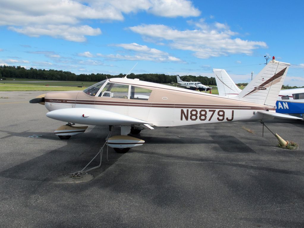 Piper Cherokee (N8879J)