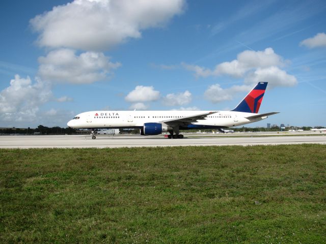 Boeing 757-200 (N532US)