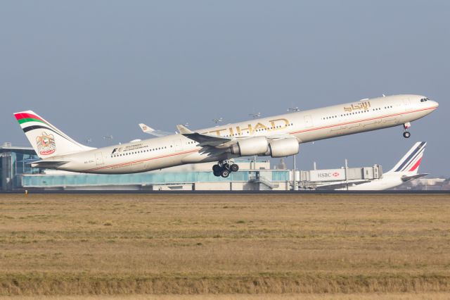 Airbus A340-600 (A6-EHL)