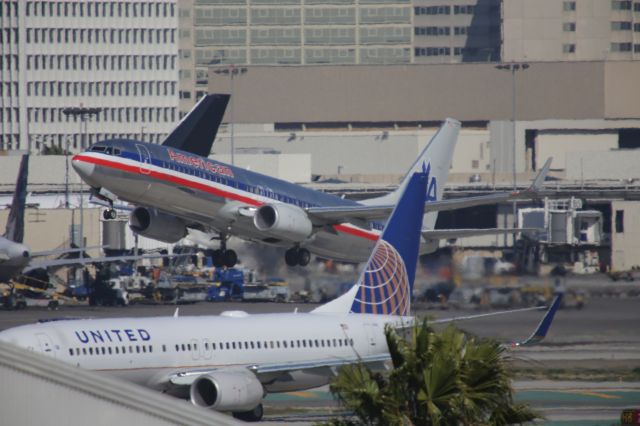 Boeing 737-800 (N859NN)