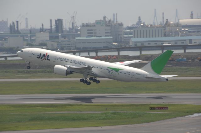 Boeing 777-200 (BON8984) - Departure at Haneda Intl Airport R/W16R on 2008/6/1 Sky Eco c/s