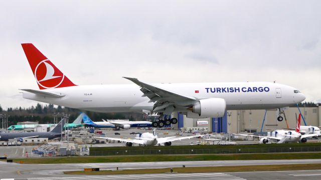 Boeing 777-200 (TC-LJS) - BOE257 on final to Rwy 16R to complete a B1 flight on 1.8.2020. (B777-FF2 / ln 1640 / cn 66579).