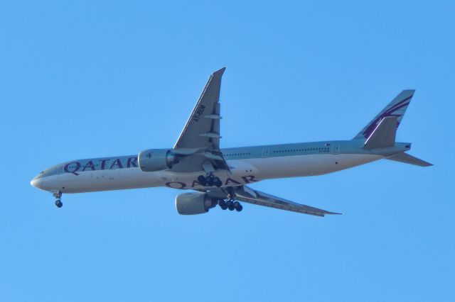 BOEING 777-300ER (A7-BEM)