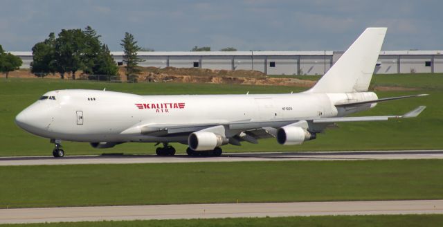 Boeing 747-400 (N712CK) - Kalitta Air slowing down on 36R after a long flight from Anchorage