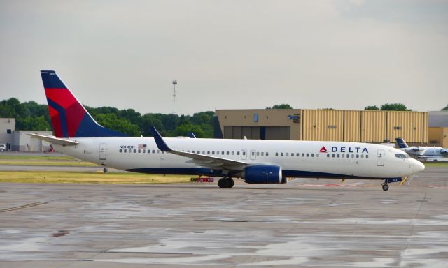 Boeing 737-900 (N814DN) - Delta Boeing 737-900ER N814DN in Minneapolis