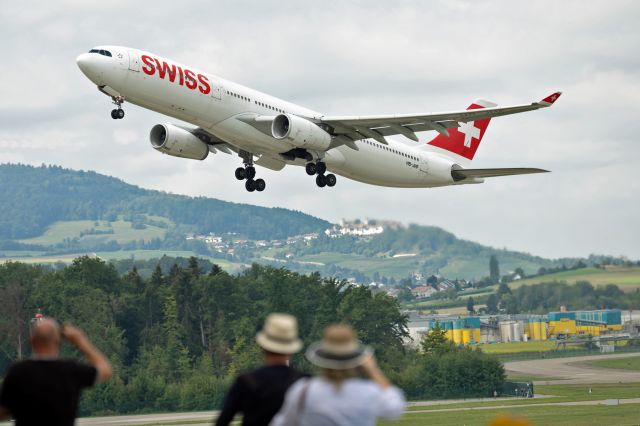 Airbus A330-300 (HB-JHF)